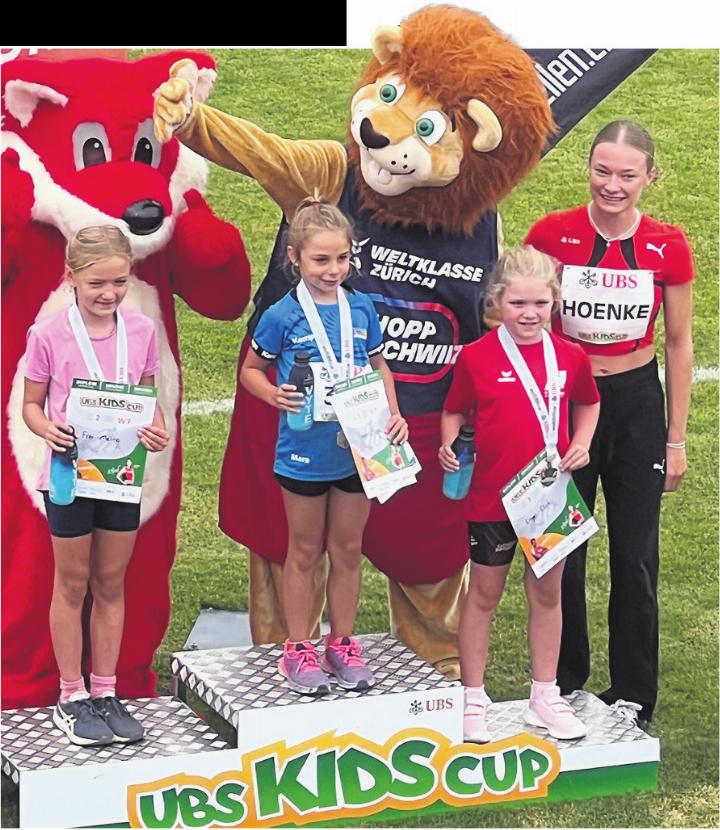 Maria Hodel (TV Stein) platziert sich vor Melina Frei (DTV Leibstadt) und Elisa Engel (BTV Aargau Athletics) auf Platz 1. Foto: zVg