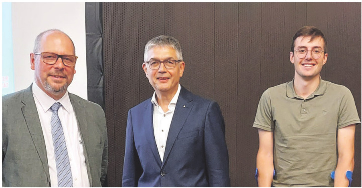 Freuten sich über die angeregte Diskussion: SVP-Präsident Dimitri Papadopoulos (von links), Markus Meier und Cedric Meyer, Organisator des Anlasses. Foto: zVg