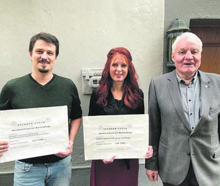 Spendenübergabe mit Sven Eichhorn (links) und Sandra Wey (Jugend- und Familienberatungen) sowie dem Präsidenten des Wohlfahrtsfonds der Waldstadt-Loge Jörg Schneider. Foto: zVg