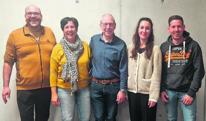 Der Vorstand: Philippe Vuillaume (von links, Kassier), Monika Wendelspiess (Vizepräsidentin), Josef Schlienger (Präsident), Sarah Kaufmann (Aktuarin) und Marc Gersbach (Material). Foto: zVg