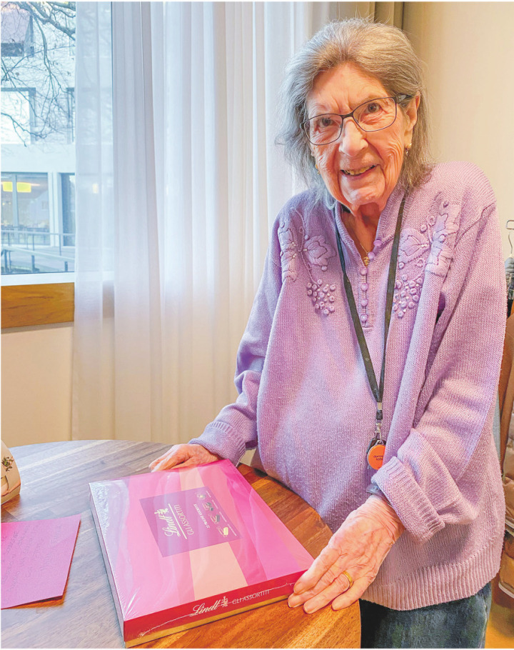 Die 87-jährige Elisabeth W. war sichtlich berührt von der grosszügigen Geste. Ihr bescheidener Wunsch war in Erfüllung gegangen. Foto: zVg