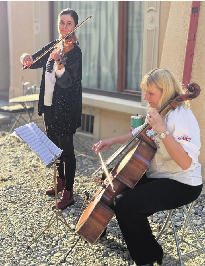 Lyubov Holovata und Oksana Potapova sorgten mit ihrer musikalischen Darbietung für viel Applaus. Fotos: zVg