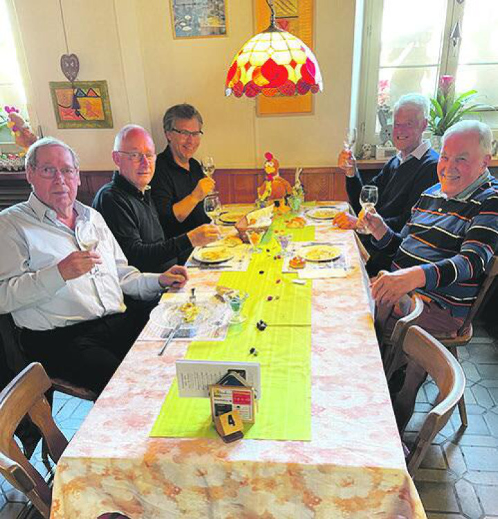 Die Werner im Restaurant, v.l.n.r. Meng, Marty, Wettstein, Peterhans und Fasel. Foto: zVg