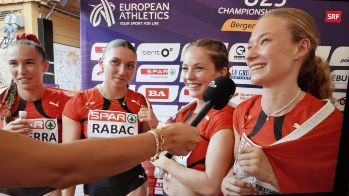 Die 4x100-Meter-Frauenstaffel gewinnt die Silbermedaille, rechts Fabienne Hoenke aus Möhlin. Foto: Screenshot SRF