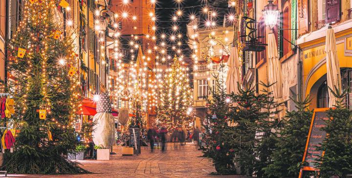Ein strahlendes Städtchen: Am kommenden Freitag wird die Weihnachtsbeleuchtung feierlich in Betrieb genommen. Foto: zVg