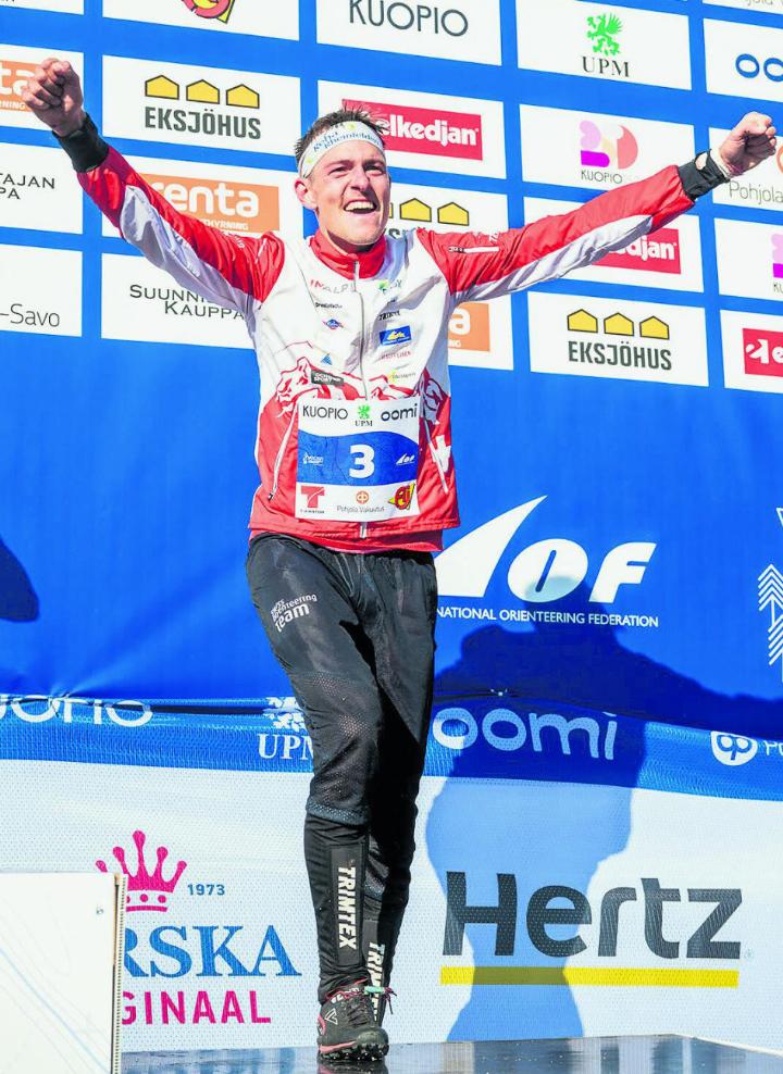 Matthias Kyburz bei seinem Sprung aufs Podium: Bronze über die Langdistanz. Foto: zVg