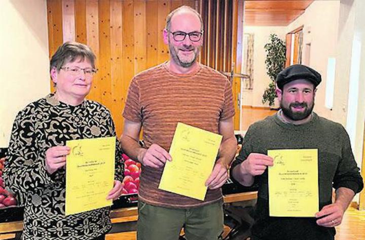 Drei der vier Goldmedaillenträger mit dem Punktemaximum (von links): Irene Graf, Gregor Rehmann (Jahressieger) und Andreas Suter. Foto: zVg