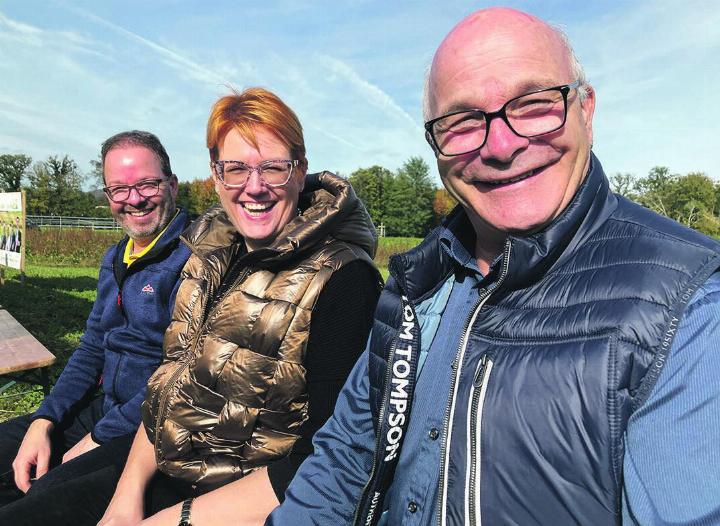 Haben gut lachen: Stephan Müller (von links), Désirée Stutz und Andy Steinacher von der SVP. Die Partei ist die klare Siegerin im Bezirk. Fotos: Ronny Wittenwiler