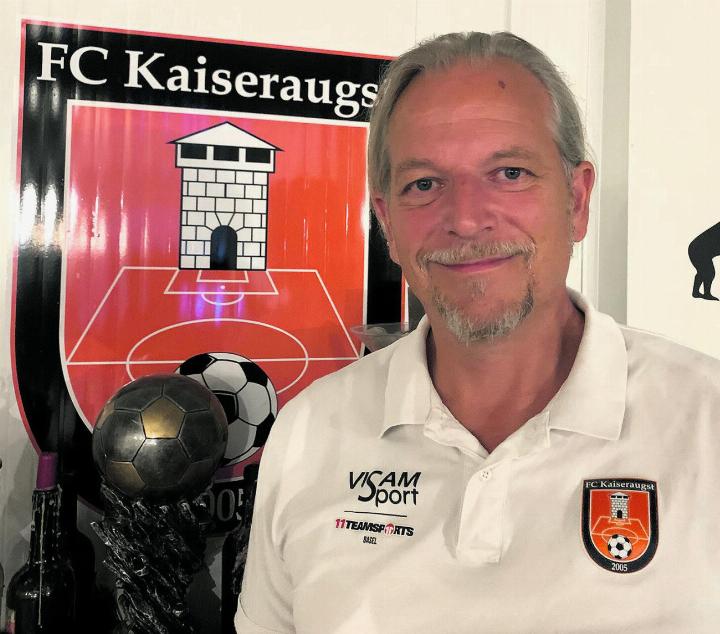 Angelo Borserini im Clubhaus des FC Kaiseraugst auf dem Sportplatz «Im Liner». Foto: Catherine Hossli