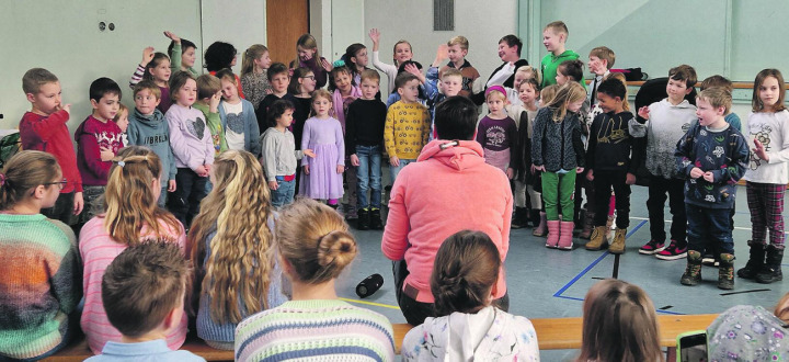 Der Kinderchor wurde mit viel Applaus belohnt. Fotos: Bernadette Zaniolo