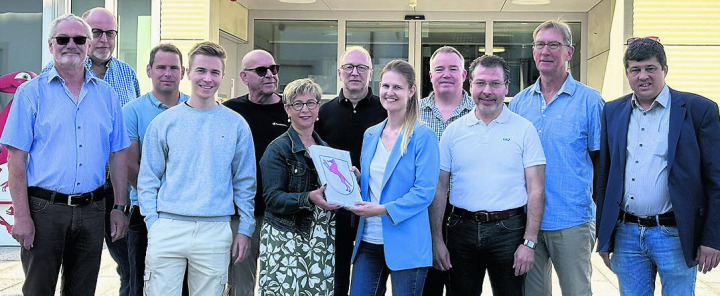 Hans-Ruedi Möckli (von links), Urs Stäuble, Lukas Stadelmann, Etienne Frey, Hans Peter Stäuble, Vreni Grenacher, Peter Frey, Gemeindeschreiberin II Isabelle Hirsbrunner, Adrian Speckert, Robert Weniger, Rolf Hüsser, Andreas Tscheulin; (ferienbedingt abwesend: Tanja Bucher, Dieter Härdi, Alexandra und Stephan Leimgruber). Foto: zVg