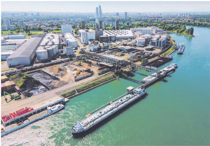Die Entwicklung des Umschlags bei den Rheinhäfen in Basel widerspiegelt die gesamtwirtschaftlichen Tendenzen in der Schweiz. Weil in Cressier mehr produziert wurde, sank die Einfuhr von Mineralöl via Rheinumschlag in Basel. Foto: zVg