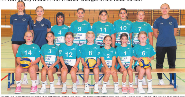 Die U14 von Volley Möhlin: Trainerin Mia Lanthemann (hinten, von links), Lara Kym (Assistenztrainerin), Ellie, Dora, Zaynep Rana, Meryem, Mia, Analea Apelt (Trainerin); Alina (vorne, von links), Asilah, Acelya, Mara, Giulia, Medina, Marika. Es fehlt: Nelea. Foto: zVg