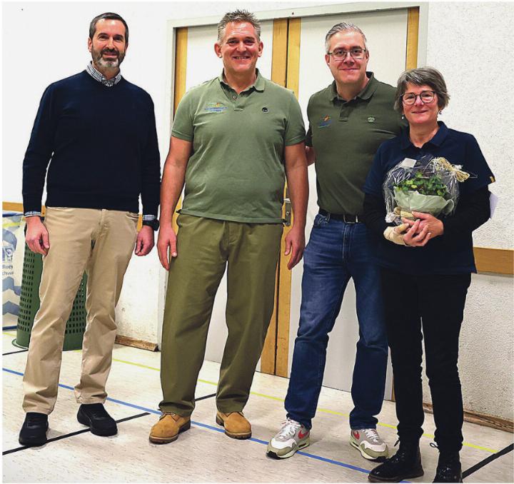 Gemeindepräsident Andreas Geiss (von links) mit den Vereinsvertretern Daniel Graf, Ingo Odenthal und Christine Brogli. Foto: Janine Tschopp