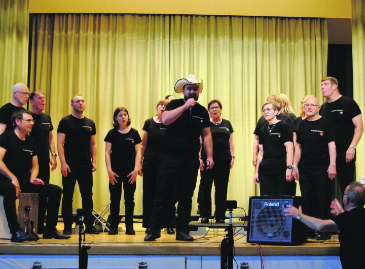 Mit «Your Man» sang sich der junge Eiker in die Herzen der Gäste. Foto: Franziska Rolke