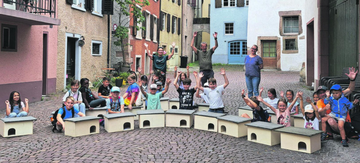 Am Werk für die stacheligen Freunde: Auch so machen Ferien Spass. Foto: zVg
