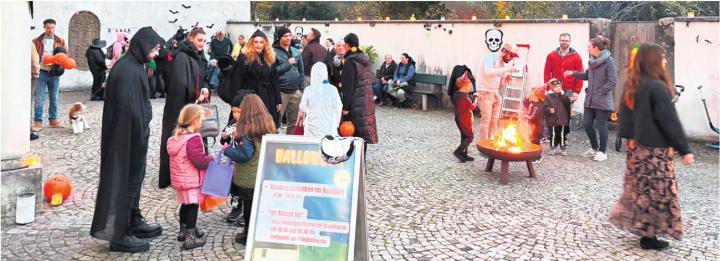 Der Halloweenanlass auf dem Kirchhügel war in diesem Jahr eine Premiere, soll aber keine einmalige Sache bleiben. Foto: zVg