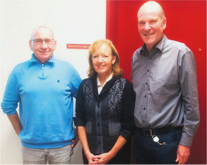 Urs Keller (rechts) bei der Verabschiedung von Gaby Wieser und Rolf Keel.