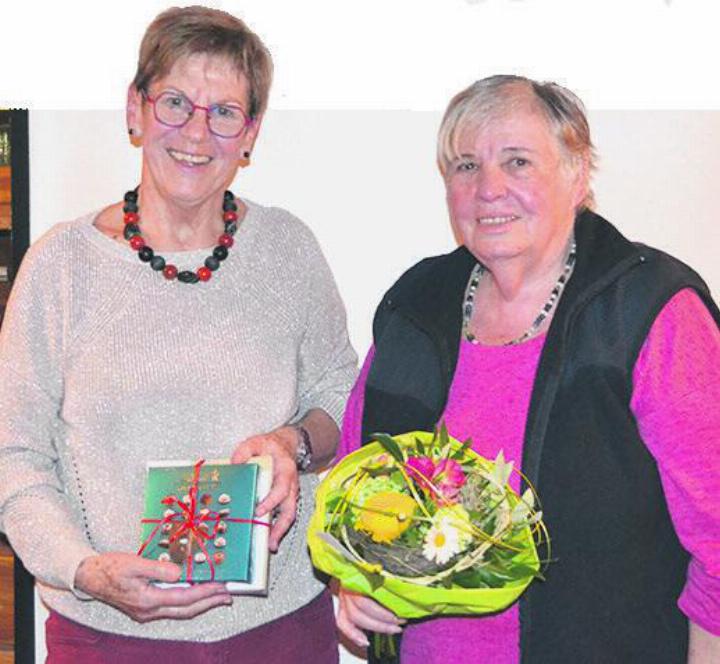 Herta Bernert (links) und Rosi Schädeli wurden für ihr Engagement und ihre Treue geehrt. Foto: zVg