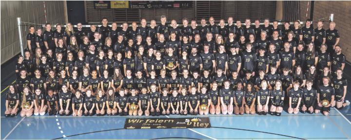 Eine riesige Familie, eine Leidenschaft: 50 Jahre TSV Frick Volleyball. Fotos: zVg