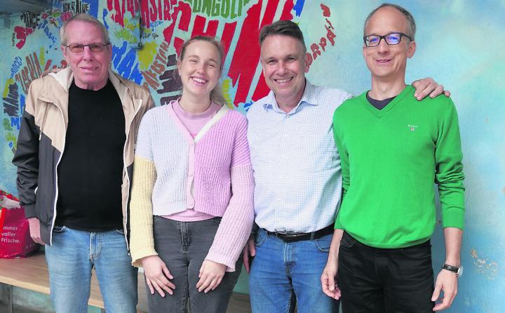 Engagieren sich im Begegnungszentrum: Peter Evers (links), Alexandra Weiss, Markus Schröder und Dominik Burkhardt. Foto: vzu