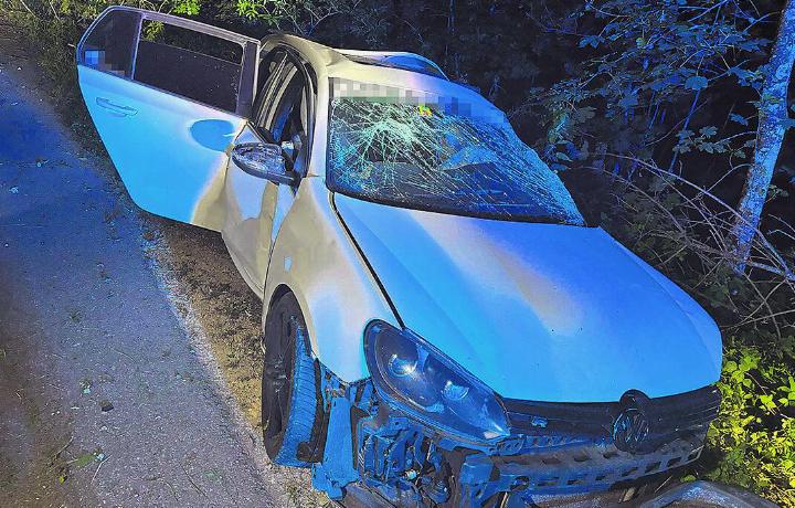 «Da der Fahrer höchst wahrscheinlich keinen Sicherheitsgurt trug, schleuderte es ihn aus dem Fahrzeug», hält die Polizei fest. Foto: zVg