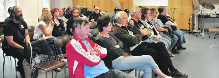 Die Pläne haben für die Anwohner bauliche und finanzielle Folgen. Foto: Vreni Weber