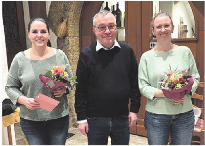 Der Präsident Gian Winkler verabschiedete Jessica Meier (links) und begrüsste Corinne Franz. Foto: zVg