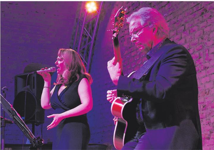 Stefanie Tornow und Beat Baumli laden zum Weihnachtskonzert ein. Foto: zVg Stefanie Tornow und Beat Baumli laden zum Weihnachtskonzert ein. Foto: zVg