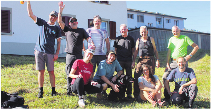 Das Team Globetrotter mit den drei «Vorarbeitern» aus dem NVSL-Vorstand. Foto: zVg