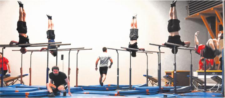 Die Turnenden üben ihre Darbietungen Fotos: Ludwig Dünner