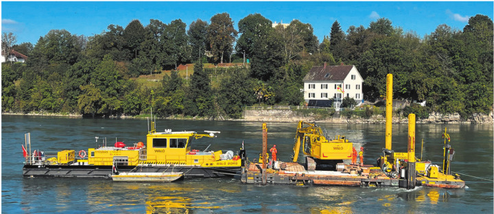 Hier im Bereich «Höllhaken» auf Höhe Altstadt soll der Rhein eingetieft werden. Ein Probeaushub hat bereits stattgefunden. Archivfoto: Valentin Zumsteg