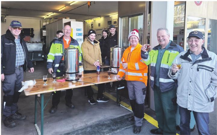 Die Weihnachtsbaumabgabe in Schupfart ist immer eine grosse Sache. Foto: zVg