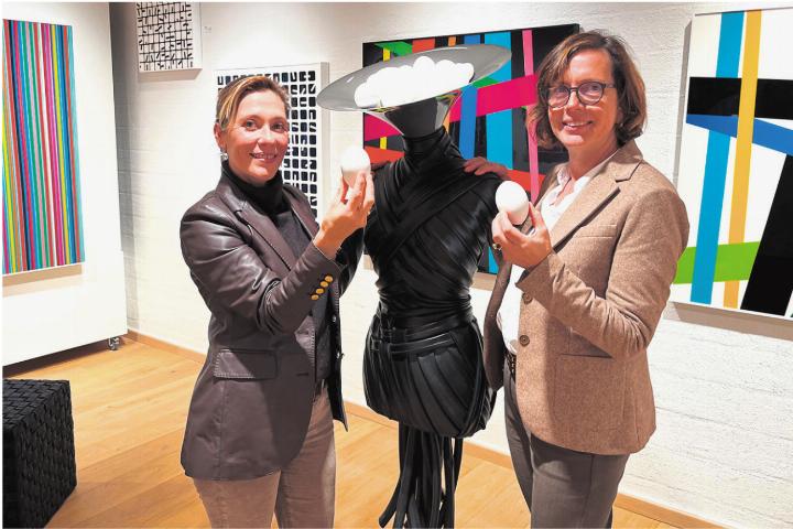 Wollen einen Treffpunkt für Kunstinteressierte bieten: Sonia Eichenberger (links) und Caroline Grunder. Foto: Valentin Zumsteg