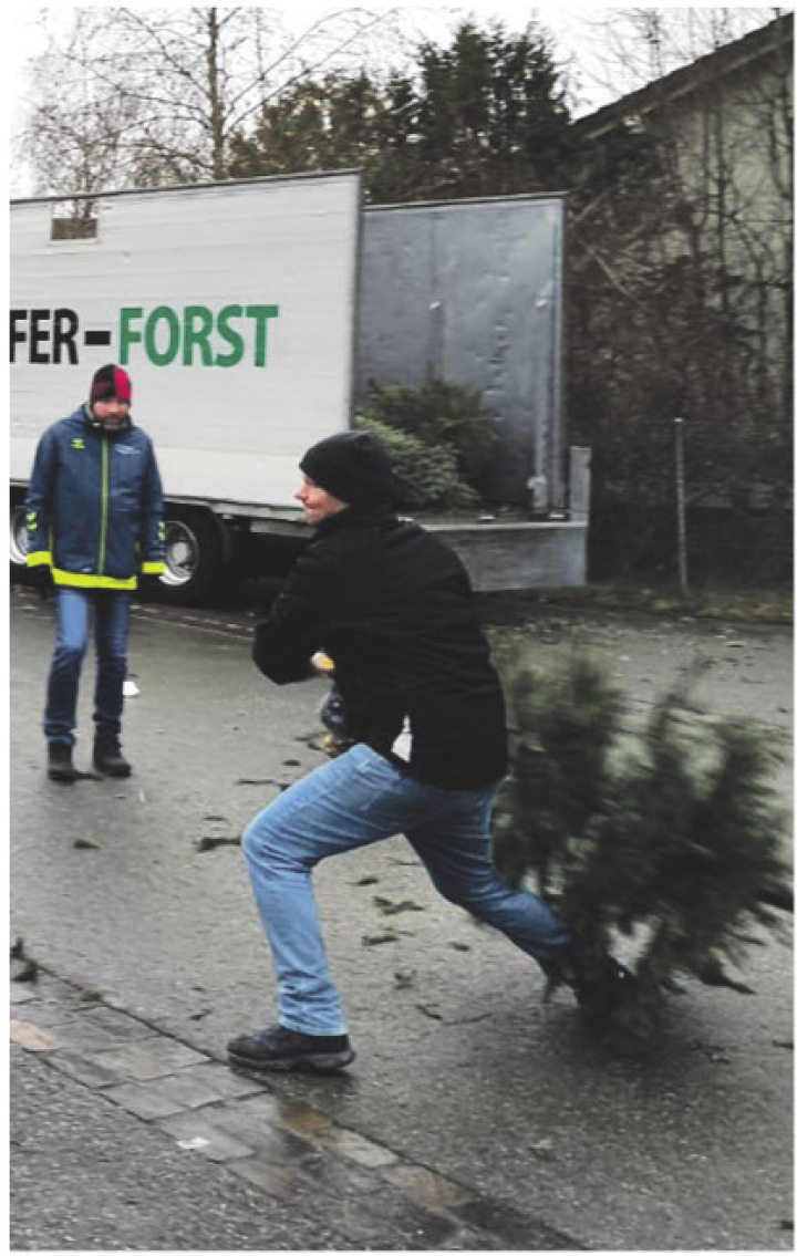 Auch dieses Jahr wurden in Magden wieder Tannenbäume geworfen. Foto: zVg