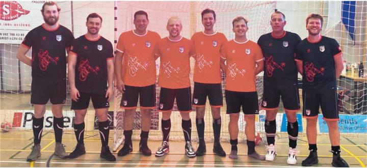 Die Teams der Nati A und B (von links): Stuart Müller, Raphael Schmid, Yosuke Degen, Tom Graf, Fabian Burch, Marc Graf, Stefan Lützelschwab und Simon Fischler. Fotos: zVg