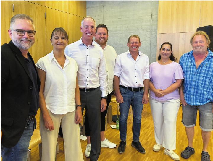 Severin Schürch (von links), Eva Staubli-Mahrer, Lukas Fässler, Loris Gerometta, Hans Metzger, Ana Barbosa und Thomas Freiermuth: Das Bild zeigt alle sieben Kandidierenden beim Podium, das der Gewerbeverein Möhlin und Umgebung (GMU) vor rund drei Wochen organisierte. Foto: Archiv NFZ