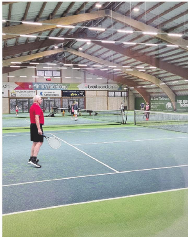 Während drei Stunden wurde auf drei Plätzen engagiert gespielt. Foto: zVg