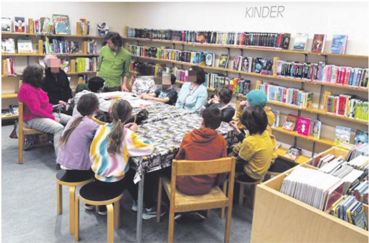 Unter Anleitung des Laufenburger Gabriel Kramer wurde cartoontypisch gezeichnet. Foto: zVg