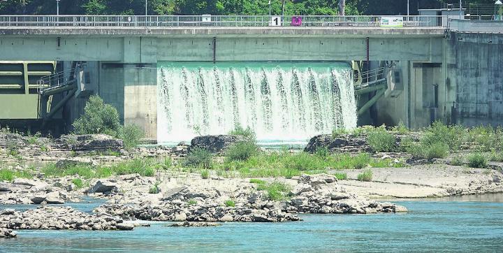 Die realisierten Massnahmen produzieren Wärme und Strom und verhindern eine zu starke Erwärmung des Rheins durch das eingeleitete warme Kühlwasser. Foto: Archiv NFZ