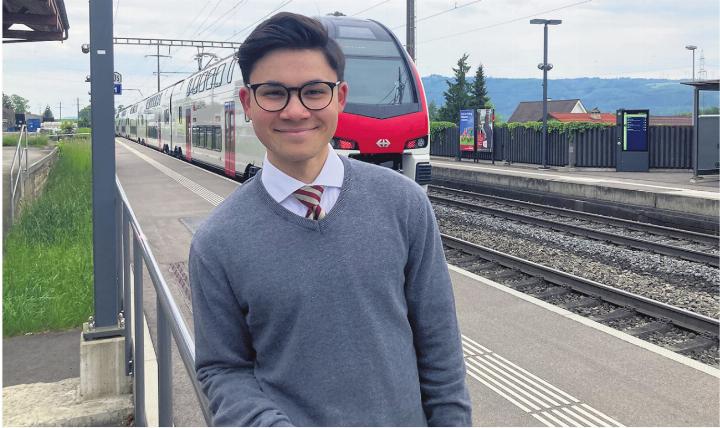 Janis Eberle, hier am Bahnhof Eiken, machte sich mit einer Petition für eine direkte Buslinie aus dem unteren Fricktal direkt an die Kanti in Stein stark. Der Kanton winkte ab. Archivfoto: NFZ