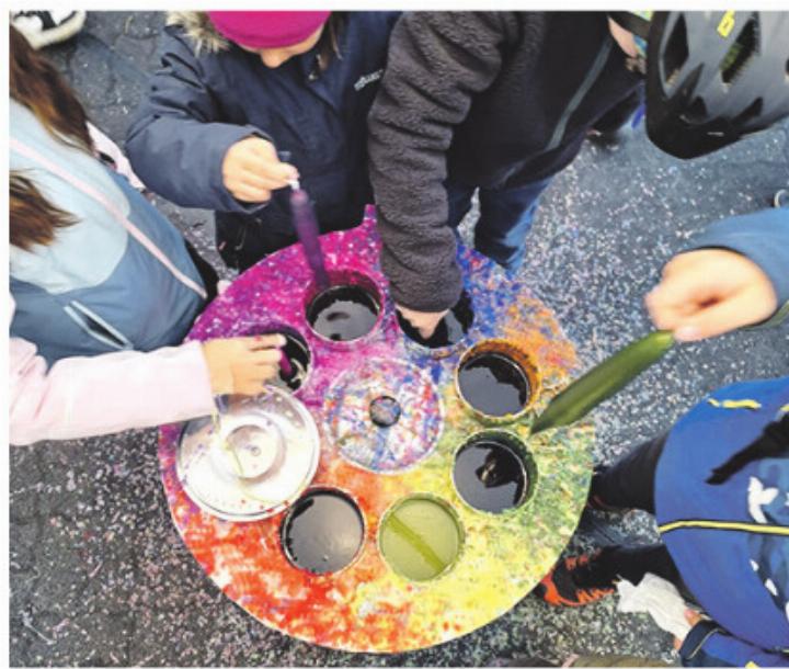 Es entstehen farbige Kerzen. Foto: zVg