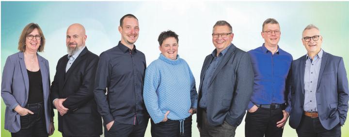 v.l.n.r. Claudia Balz, Gemeindeschreiberin, Markus Schlatter, Gemeindeschreiber, Michael Frauchiger, Vizeammann, Corine Jeker, Gemeinderätin, Robert Schmid, Gemeindeammann, Alexander Zürcher, Gemeinderat, Guy David, Gemeinderat. Foto: zVg