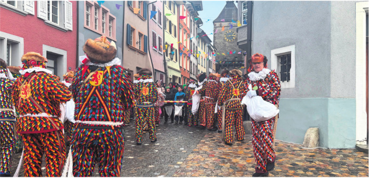 Laufenburgs Altstadtgassen füllten sich mit lauten Rufen. Fotos: Nelia Brem