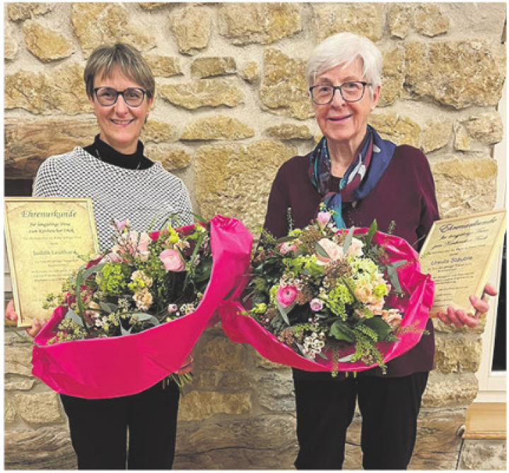 Ehrungen: Judith Leuthard mit 40 Jahren und Ursula Stäuble mit 60 Jahren im Chor.