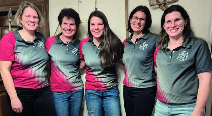Vorstand unisono wiedergewählt (v.l.n.r.): Tamara Stöckli (Präsidentin), Marlise Schmid (Vize-Präsidentin), Petra Benz (Kassier), Pia Hofer (Aktuarin) und Rebekka Unternährer (technische Leiterin). Foto: zVg