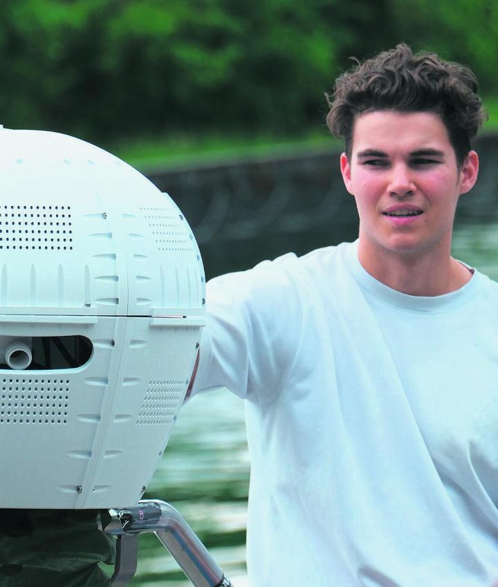 Der «ReefRanger» Klaus Möri und sein Roboter. Foto: Yasmin Malard