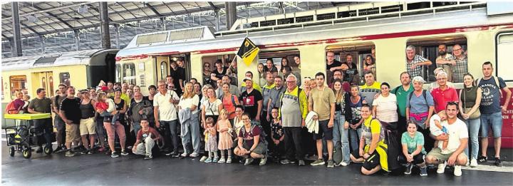 Grosse Reisegesellschaft aus Schwaderloch. Foto: zVg