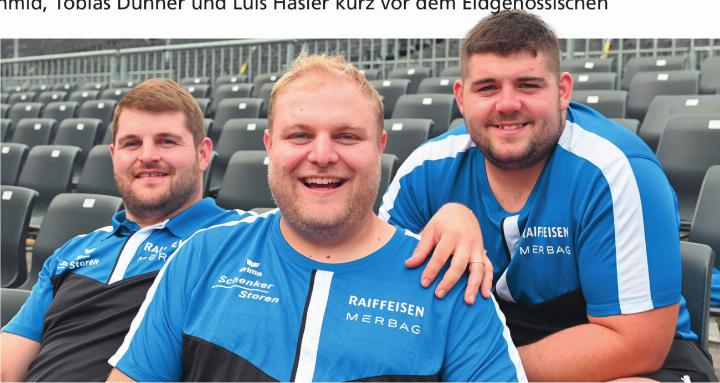 Die drei Fricktaler Sämi Schmid (von links), Luis Hasler und Tobias Dünner in der Arena in Mollis, anlässlich einer Besichtigung.