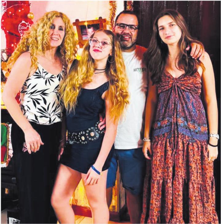 Leana (rechts) an Weihnachten mit ihrer argentinischen Gastfamilie.